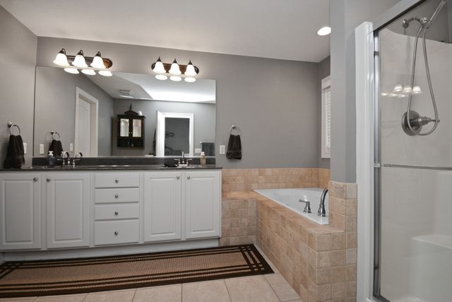 10 Deerfield Court, Bloomington, IL 61705