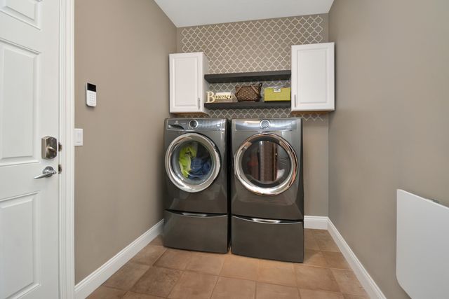 10 Deerfield Court, Bloomington, IL 61705