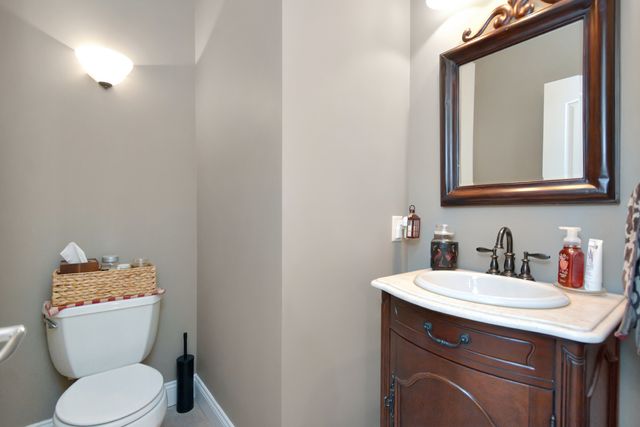 10 Deerfield Court, Bloomington, IL 61705