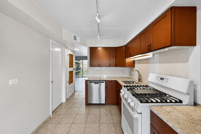 3175 W 115 Street 2W, Merrionette Park, IL 60803