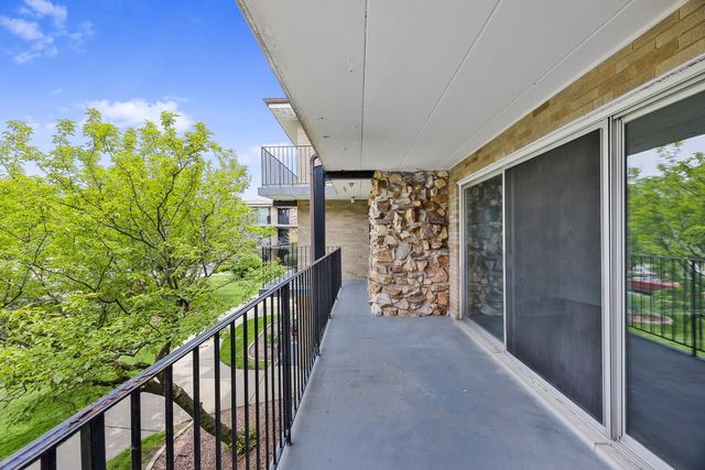 3175 W 115 Street 2W, Merrionette Park, IL 60803