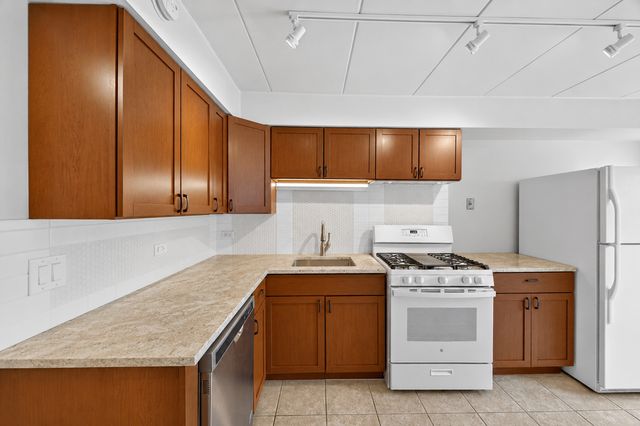 3175 W 115 Street 2W, Merrionette Park, IL 60803