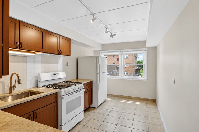 3175 W 115 Street 2W, Merrionette Park, IL 60803