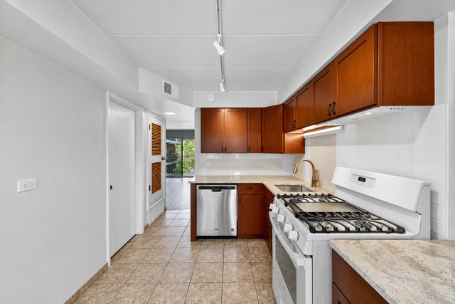 3175 W 115 Street 2W, Merrionette Park, IL 60803