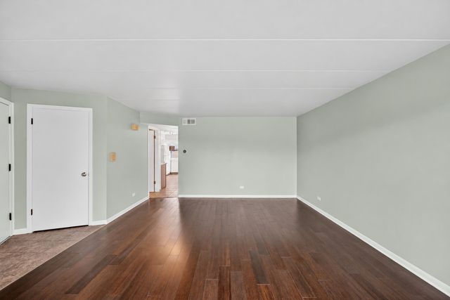 3175 W 115 Street 2W, Merrionette Park, IL 60803