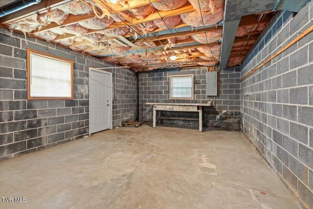 207 Hermosa Drive, Fall Branch, TN 37656