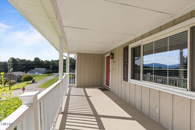 207 Hermosa Drive, Fall Branch, TN 37656