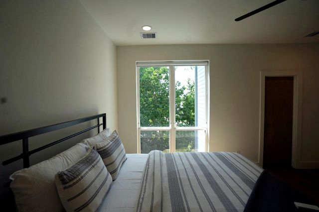 2205 Staples Street C, Houston, TX 77026