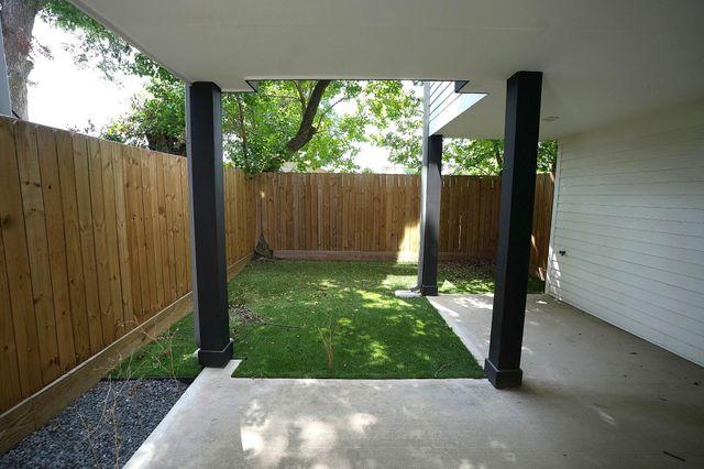 2205 Staples Street C, Houston, TX 77026
