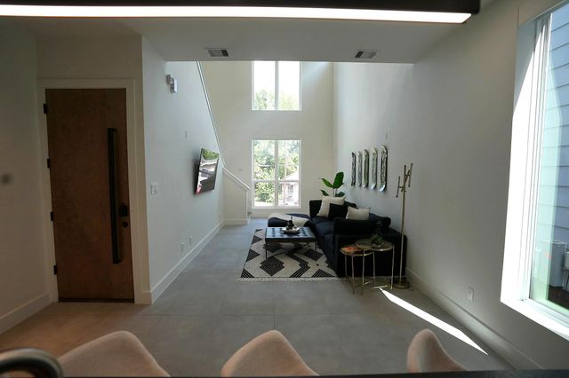 2205 Staples Street C, Houston, TX 77026