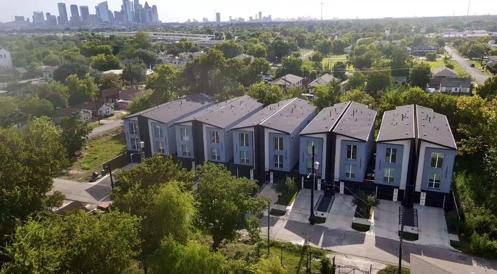 2205 Staples Street C, Houston, TX 77026