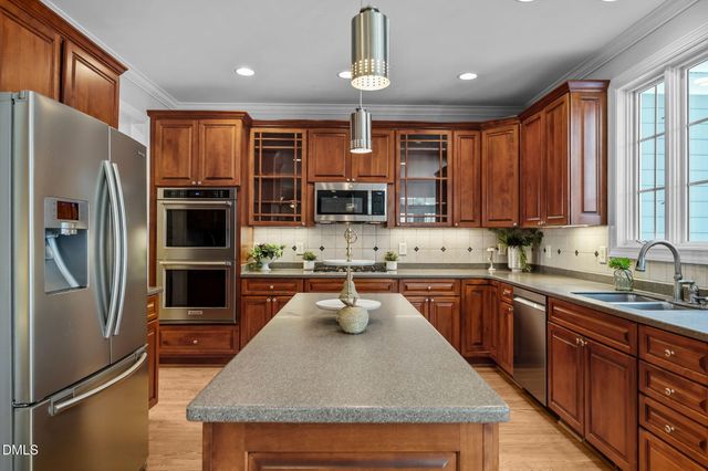 111 Lake Ridge Place, Chapel Hill, NC 27516