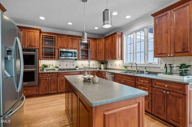 111 Lake Ridge Place, Chapel Hill, NC 27516