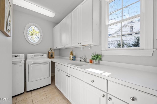 111 Lake Ridge Place, Chapel Hill, NC 27516