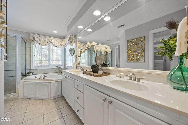 111 Lake Ridge Place, Chapel Hill, NC 27516