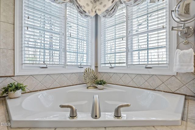 111 Lake Ridge Place, Chapel Hill, NC 27516