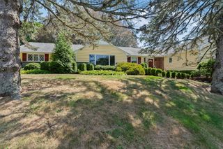 26 Westwood Drive, Portsmouth, RI 02871