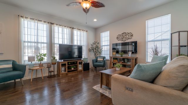 9351 Chestnut Cove, St. John, IN 46373