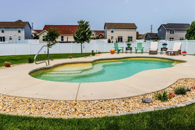 9351 Chestnut Cove, St. John, IN 46373