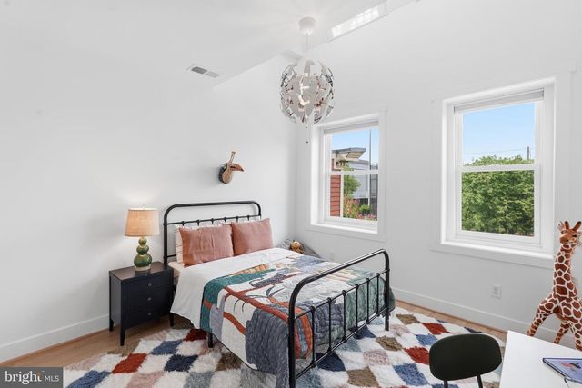 1227 E ST SE, Washington, DC 20003