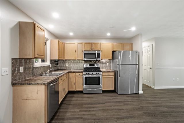 35 Kenwood Street, Warwick, RI 02889