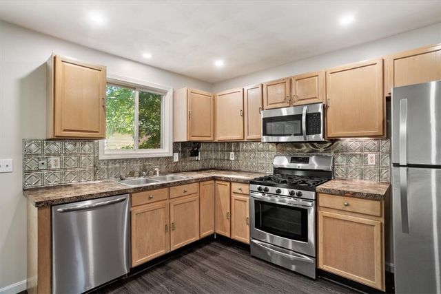 35 Kenwood Street, Warwick, RI 02889
