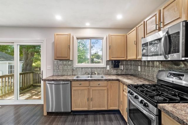 35 Kenwood Street, Warwick, RI 02889