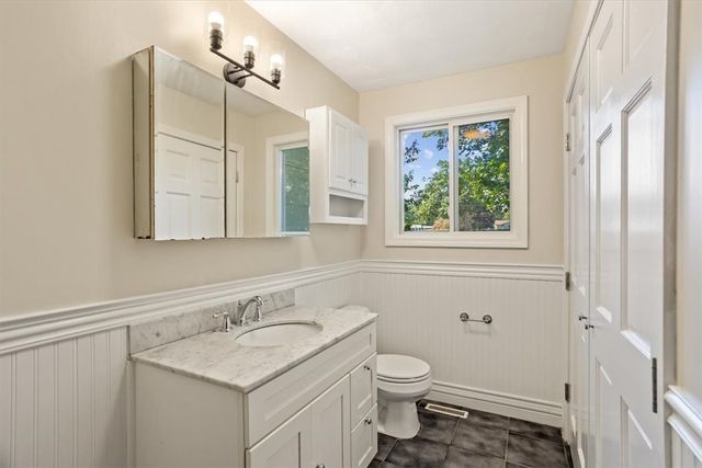 35 Kenwood Street, Warwick, RI 02889