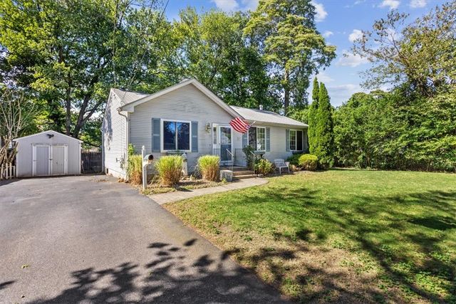 35 Kenwood Street, Warwick, RI 02889