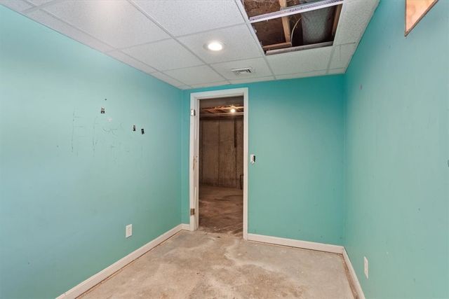 35 Kenwood Street, Warwick, RI 02889