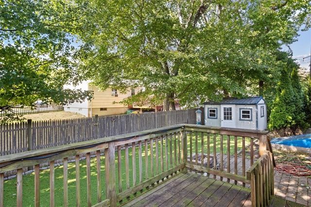 35 Kenwood Street, Warwick, RI 02889