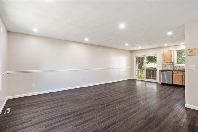 35 Kenwood Street, Warwick, RI 02889