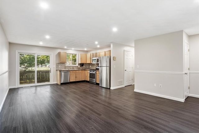 35 Kenwood Street, Warwick, RI 02889