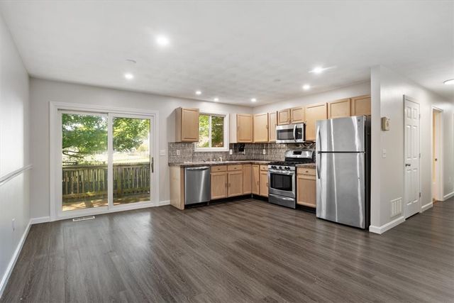 35 Kenwood Street, Warwick, RI 02889