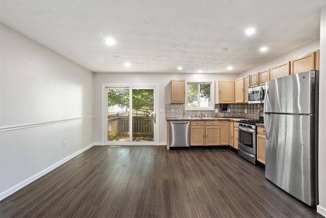 35 Kenwood Street, Warwick, RI 02889