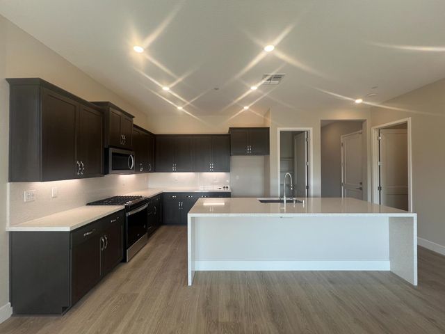 9013 Elliott Springs Dr, Elk Grove, CA 95624