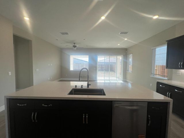 9013 Elliott Springs Dr, Elk Grove, CA 95624