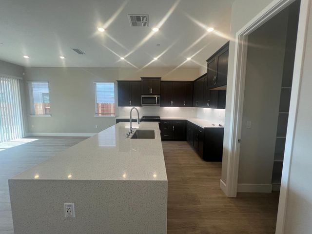 9013 Elliott Springs Dr, Elk Grove, CA 95624