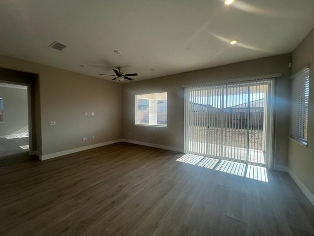 9013 Elliott Springs Dr, Elk Grove, CA 95624