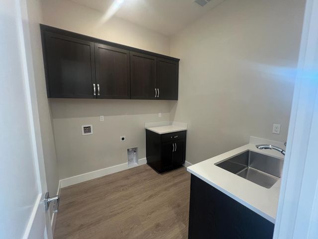 9013 Elliott Springs Dr, Elk Grove, CA 95624