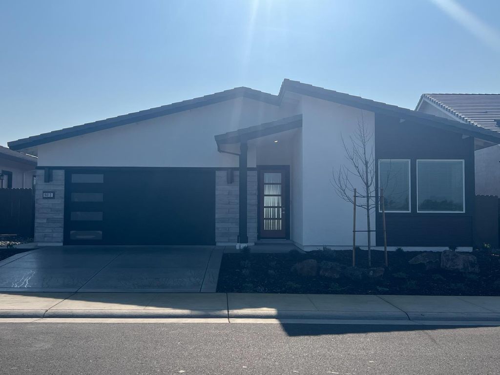 9013 Elliott Springs Dr, Elk Grove, CA 95624