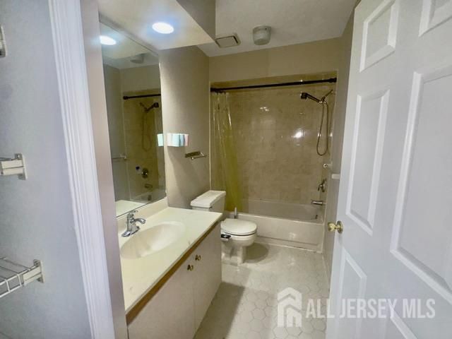 93 Longfield Court, East Brunswick, NJ 08816