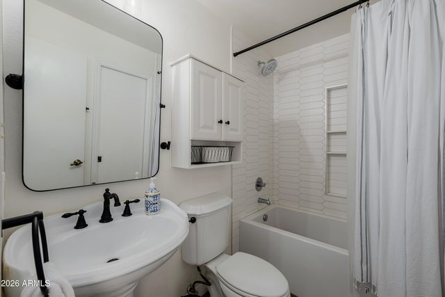 3151 S EAGLE Drive, Chandler, AZ 85286