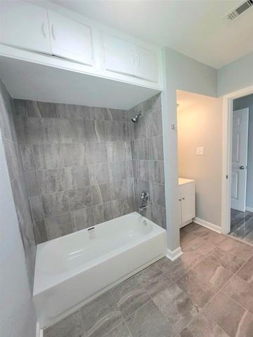 701 18th Avenue N, Texas City, TX 77590