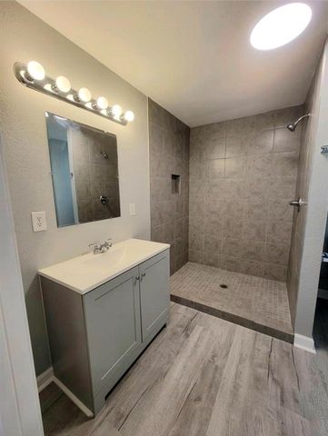 701 18th Avenue N, Texas City, TX 77590