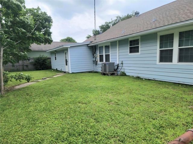 701 18th Avenue N, Texas City, TX 77590