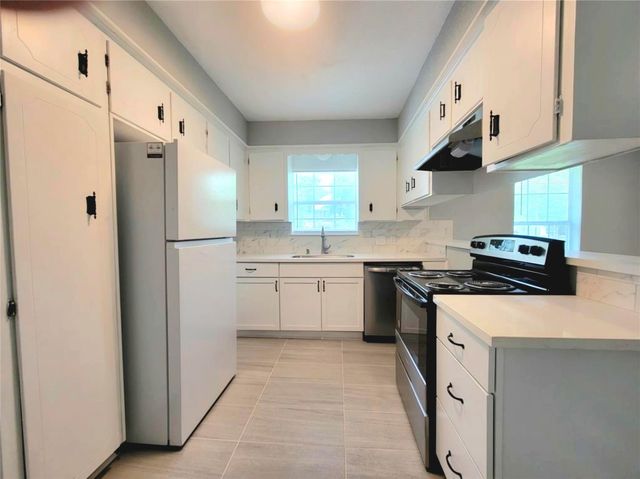 701 18th Avenue N, Texas City, TX 77590