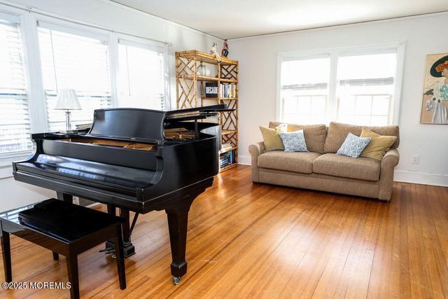 17 Beach Road, Monmouth Beach, NJ 07750