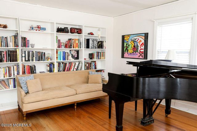 17 Beach Road, Monmouth Beach, NJ 07750