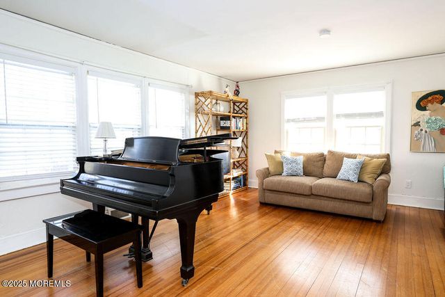 17 Beach Road, Monmouth Beach, NJ 07750